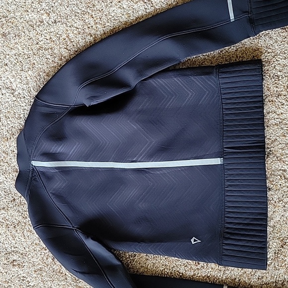 Ivivva jacket, size 7, euc - Picture 4 of 5